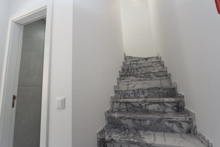 Image No.13-2 Bed Townhouse for sale