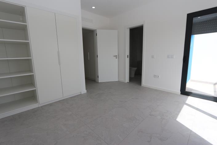 Image No.15-2 Bed Townhouse for sale