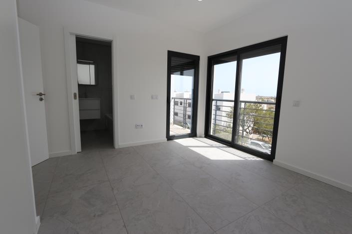 Image No.16-2 Bed Townhouse for sale