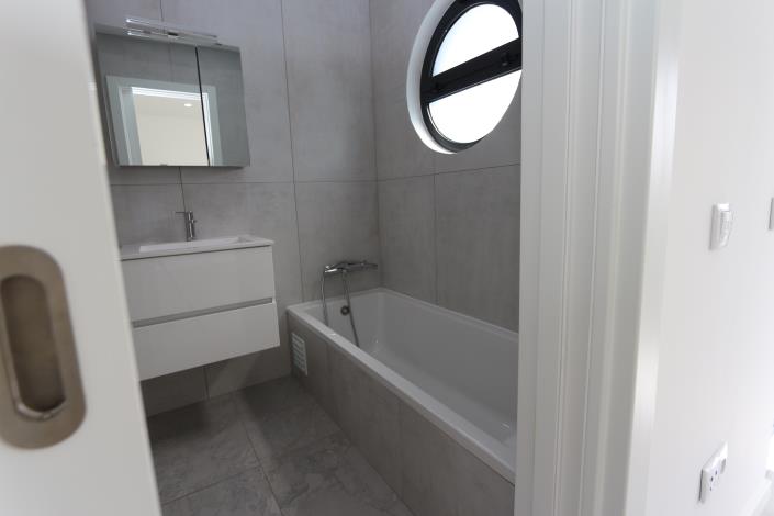 Image No.18-2 Bed Townhouse for sale