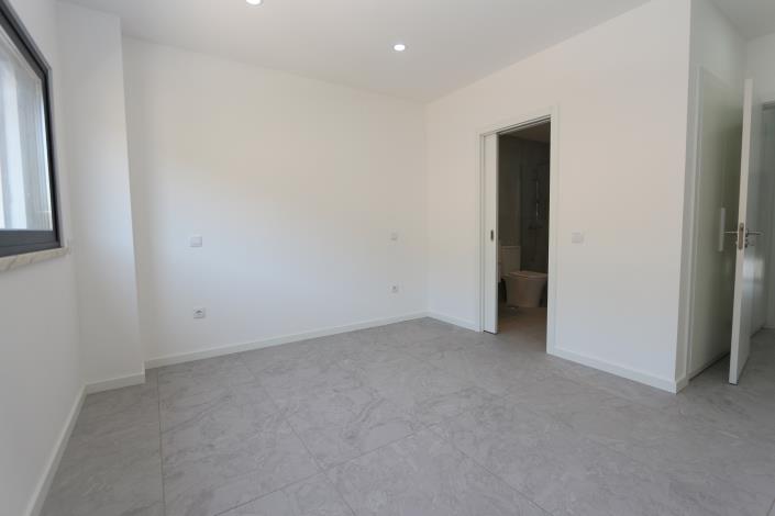 Image No.21-2 Bed Townhouse for sale