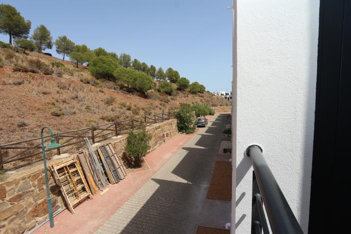 Image No.25-2 Bed Townhouse for sale