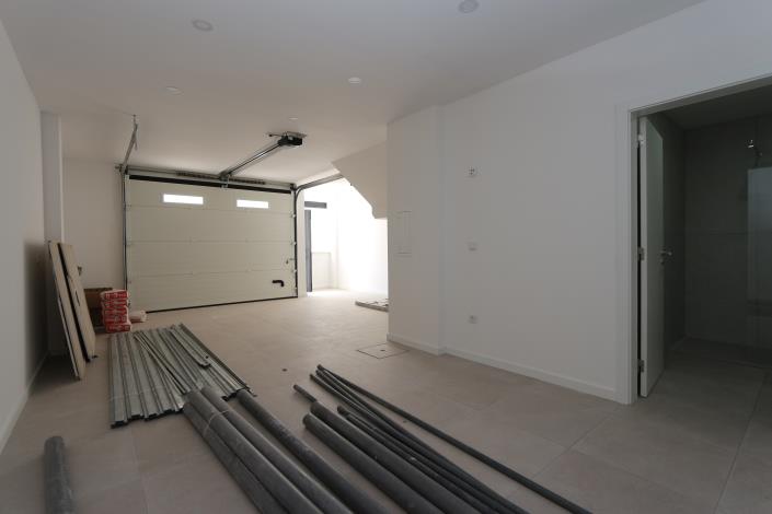 Image No.33-2 Bed Townhouse for sale