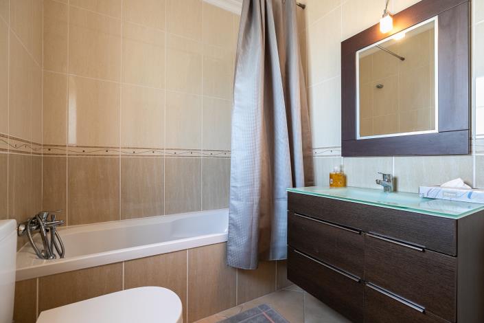 Image No.33-5 Bed Villa / Detached for sale