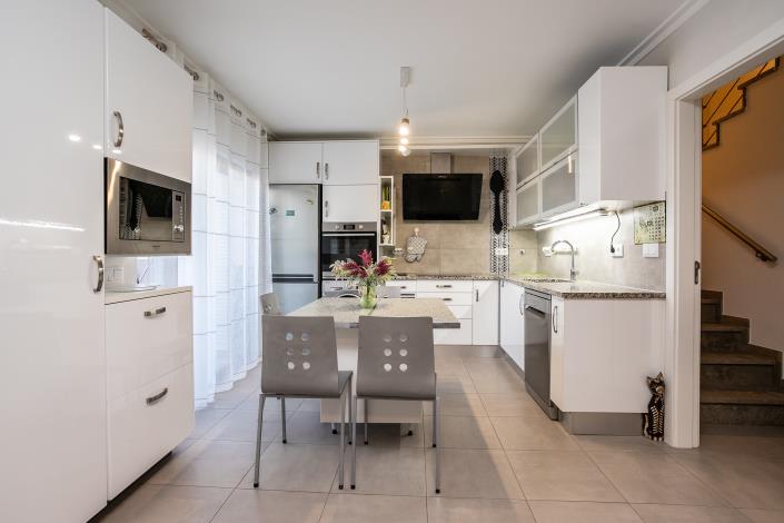 Image No.8-4 Bed Semi-Detached for sale