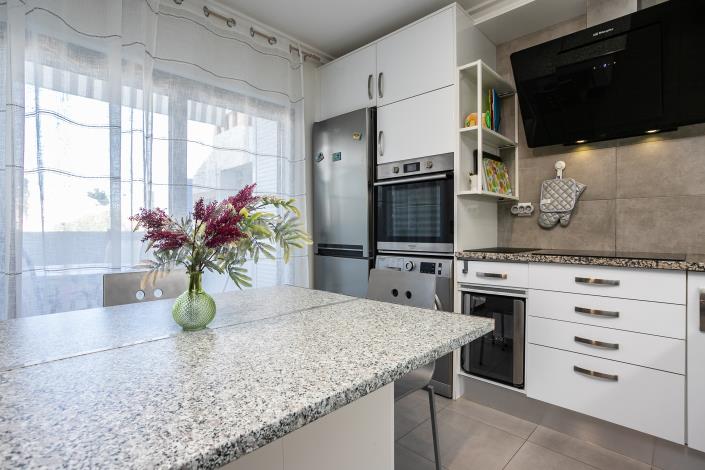 Image No.9-4 Bed Semi-Detached for sale