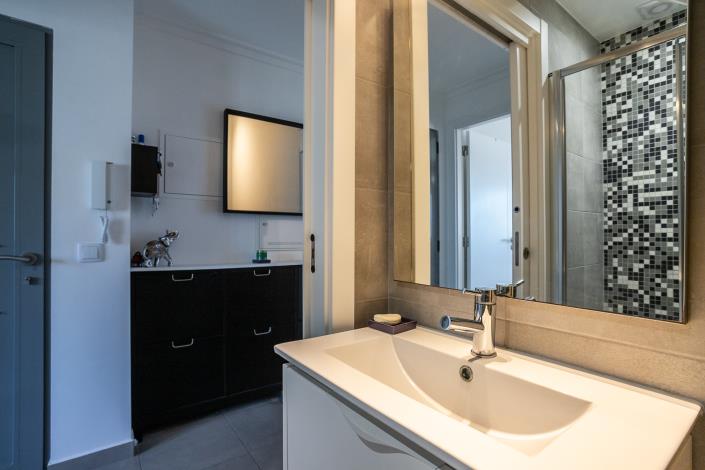 Image No.14-4 Bed Semi-Detached for sale