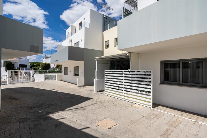 Image No.57-4 Bed Semi-Detached for sale