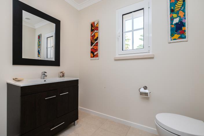 Image No.18-4 Bed Villa / Detached for sale