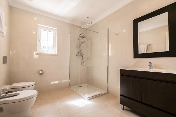 Image No.17-4 Bed Villa / Detached for sale