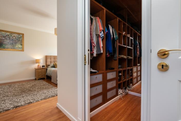 Image No.20-4 Bed Villa / Detached for sale