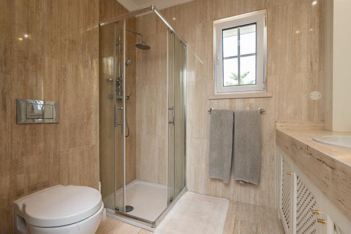 Image No.24-4 Bed Villa / Detached for sale