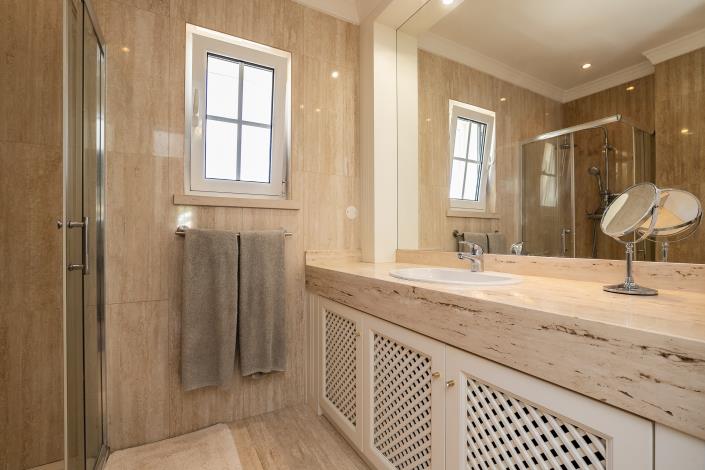 Image No.25-4 Bed Villa / Detached for sale