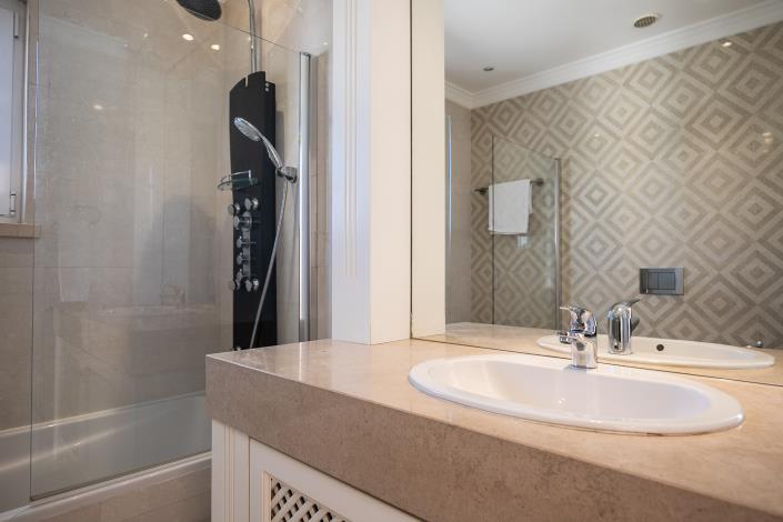 Image No.32-4 Bed Villa / Detached for sale