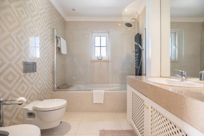 Image No.33-4 Bed Villa / Detached for sale