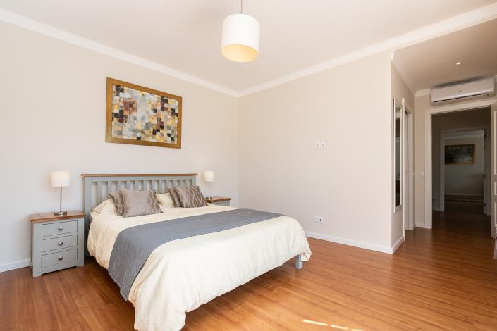 Image No.35-4 Bed Villa / Detached for sale