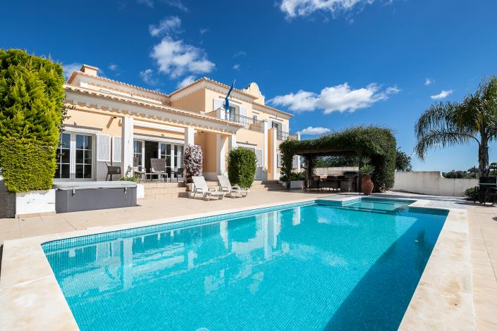 Image No.1-4 Bed Villa / Detached for sale