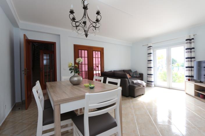 Image No.2-4 Bed Semi-Detached for sale