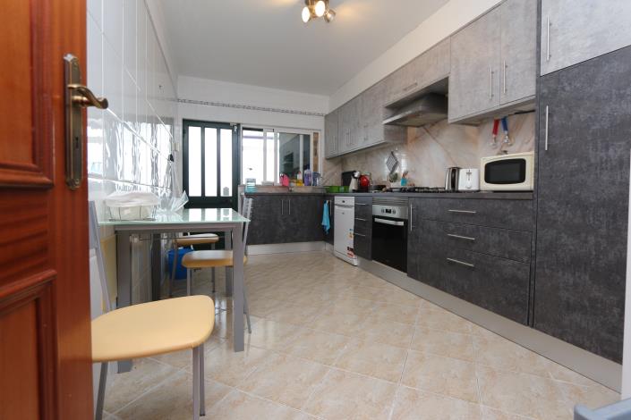 Image No.4-4 Bed Semi-Detached for sale