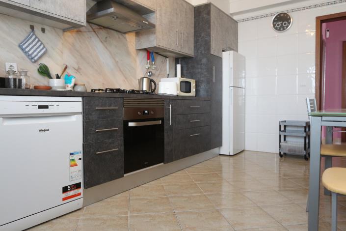 Image No.5-4 Bed Semi-Detached for sale