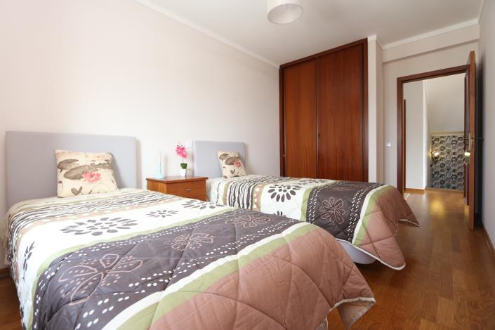 Image No.16-4 Bed Semi-Detached for sale