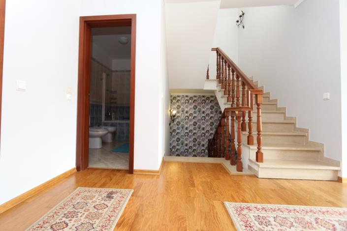 Image No.17-4 Bed Semi-Detached for sale