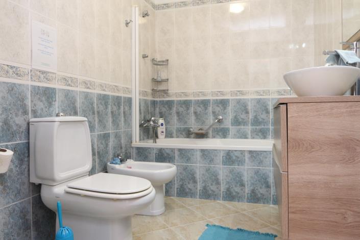 Image No.18-4 Bed Semi-Detached for sale