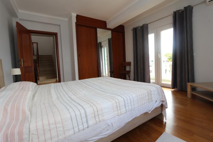 Image No.20-4 Bed Semi-Detached for sale