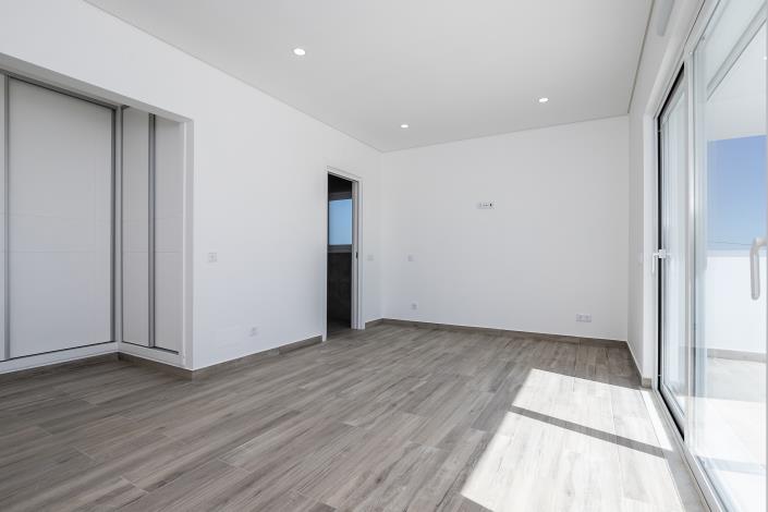 Image No.18-4 Bed Villa / Detached for sale