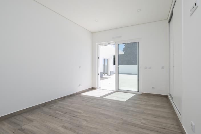 Image No.31-4 Bed Villa / Detached for sale