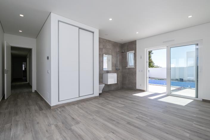 Image No.40-4 Bed Villa / Detached for sale