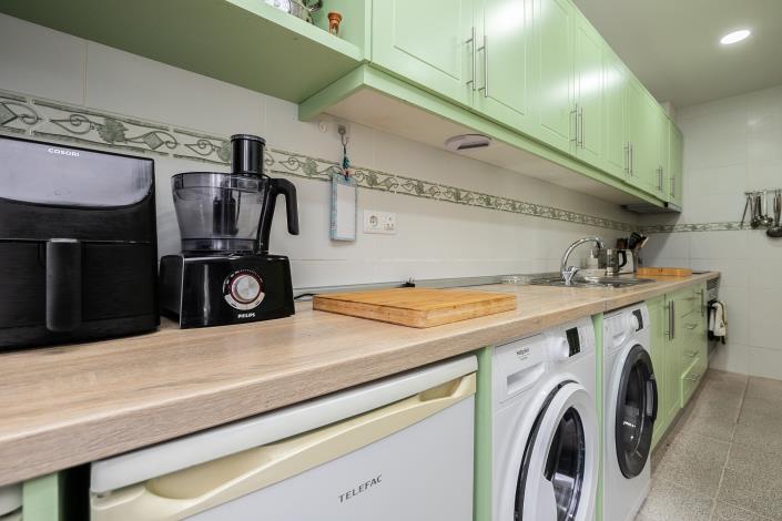 Image No.8-2 Bed Townhouse for sale