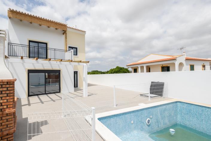 Image No.1-4 Bed Semi-Detached for sale