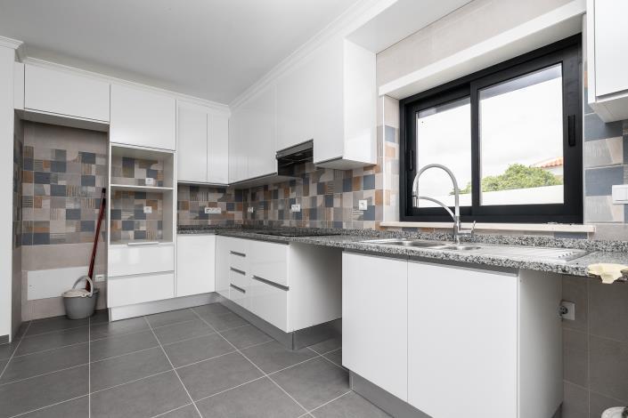 Image No.3-4 Bed Semi-Detached for sale