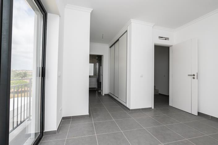 Image No.9-4 Bed Semi-Detached for sale