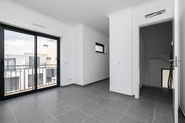 Image No.10-4 Bed Semi-Detached for sale