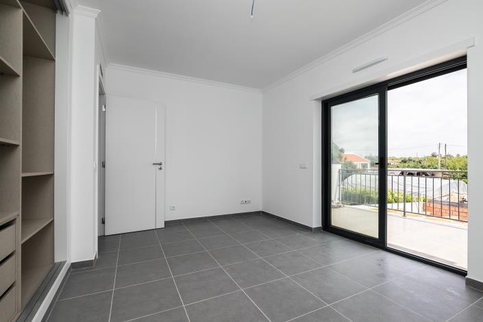 Image No.13-4 Bed Semi-Detached for sale