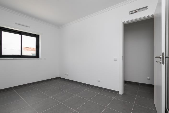 Image No.15-4 Bed Semi-Detached for sale