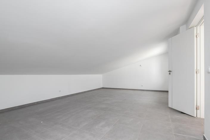 Image No.18-4 Bed Semi-Detached for sale