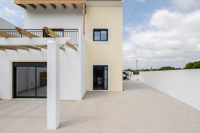 Image No.21-4 Bed Semi-Detached for sale