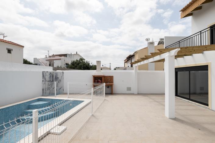 Image No.22-4 Bed Semi-Detached for sale