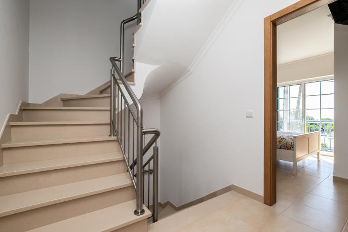 Image No.17-4 Bed Semi-Detached for sale