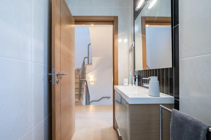 Image No.18-4 Bed Semi-Detached for sale