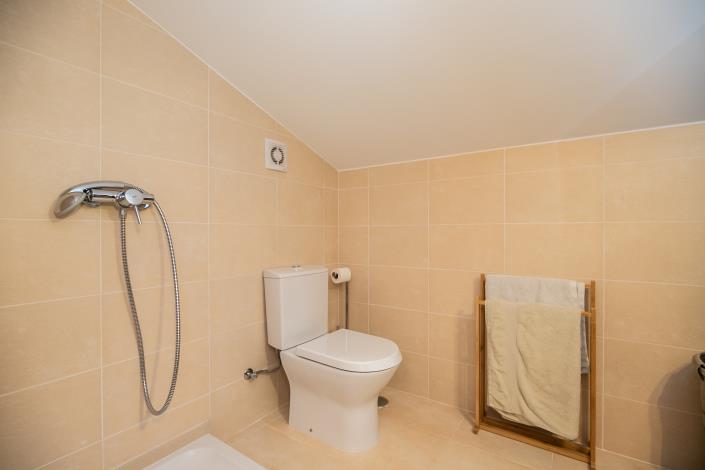 Image No.22-4 Bed Semi-Detached for sale