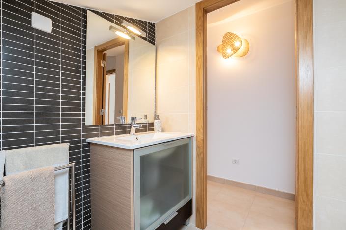 Image No.23-4 Bed Semi-Detached for sale