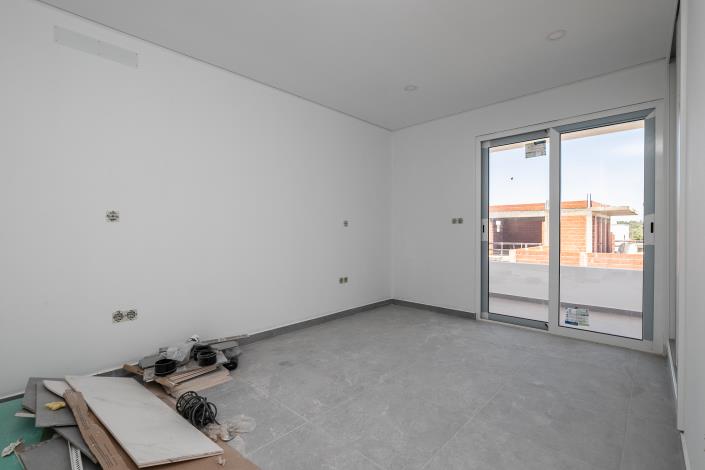 Image No.15-3 Bed Townhouse for sale