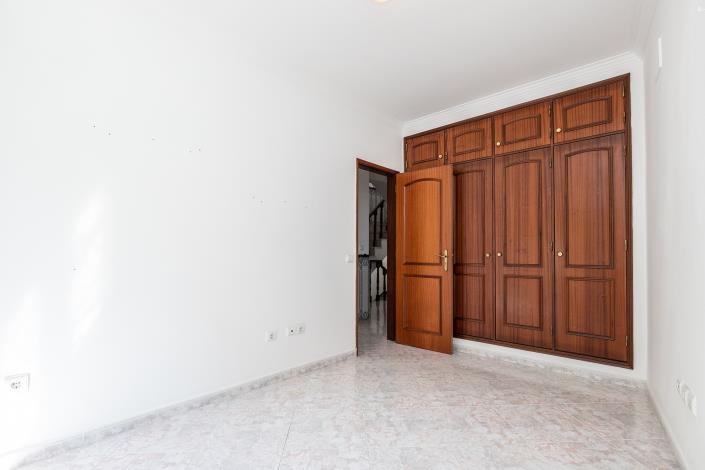 Image No.27-3 Bed Townhouse for sale