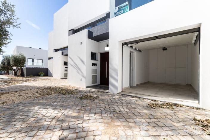 Image No.1-4 Bed Villa for sale