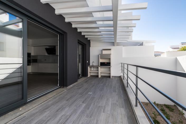 Image No.1-4 Bed Villa for sale