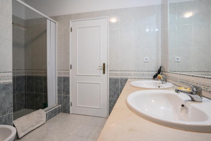 Image No.21-3 Bed Villa / Detached for sale